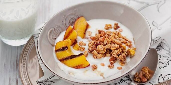 oatmeal with fruit and milk to lose weight